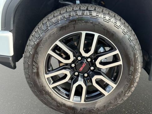 Used 2026 GMC Sierra 1500 AT4 w/ AT4 Premium Package AWD/4WD image 10