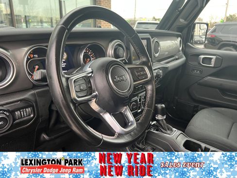 Used 2020 Jeep Wrangler Unlimited Sahara image 12