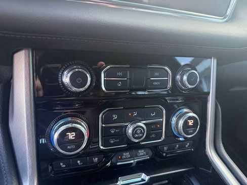 Used 2022 GMC Yukon Denali w/ Denali Premium Package AWD/4WD image 15