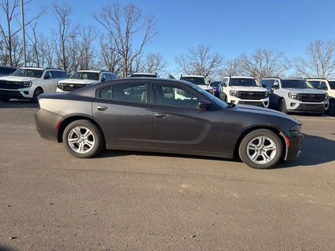 Used 2019 Dodge Charger SXT w/ Leather Interior Group image 5