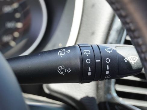 Used 2019 Jeep Compass Latitude FWD image 24