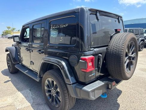 Used 2023 Jeep Wrangler Unlimited Sahara w/ Cold Weather Group AWD/4WD image 7