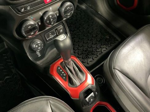 Used 2015 Jeep Renegade Trailhawk w/ Premium Leather Group image 14