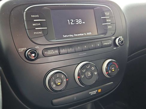 Used 2018 Kia Soul Base image 28