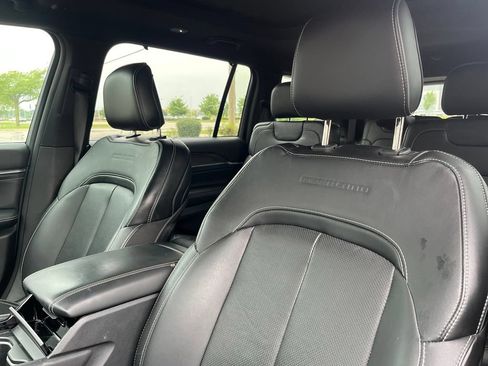 Used 2023 Jeep Grand Cherokee L Overland AWD/4WD image 8