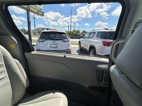 Used 2011 Toyota Sienna XLE FWD image 16