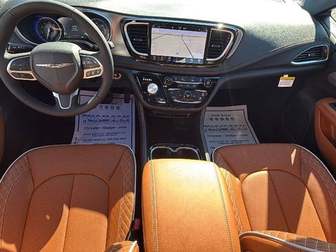 New 2026 Chrysler Pacifica Pinnacle image 15