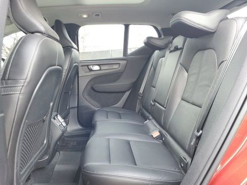 Used 2023 Volvo XC40 B5 Ultimate w/ Climate Package image 11