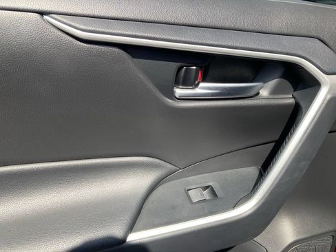 Used 2025 Toyota RAV4 XLE FWD image 12