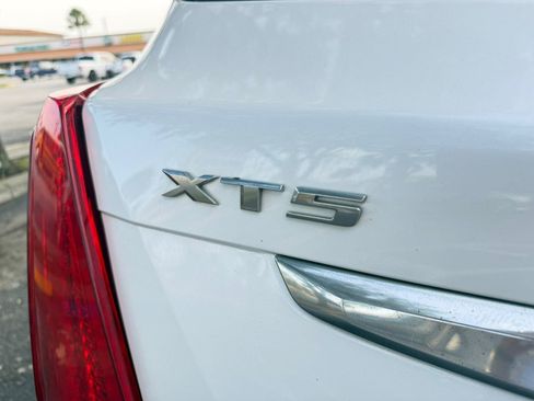 Used 2018 Cadillac XT5 Luxury w/ Driver Awareness Package AWD/4WD image 7