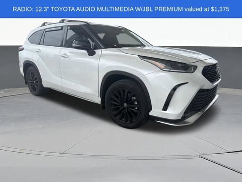 Used 2025 Toyota Highlander XSE AWD/4WD image 2