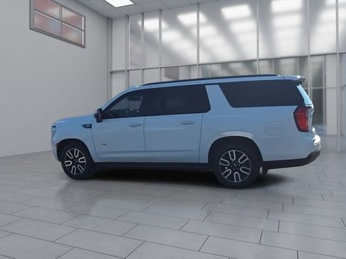 Used 2021 GMC Yukon XL AT4 w/ AT4 Premium Plus Package AWD/4WD image 6