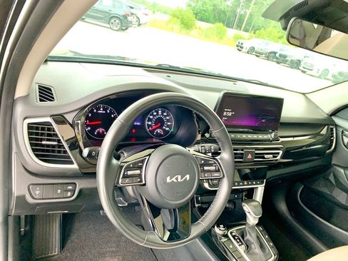 Used 2023 Kia Seltos EX AWD/4WD image 14