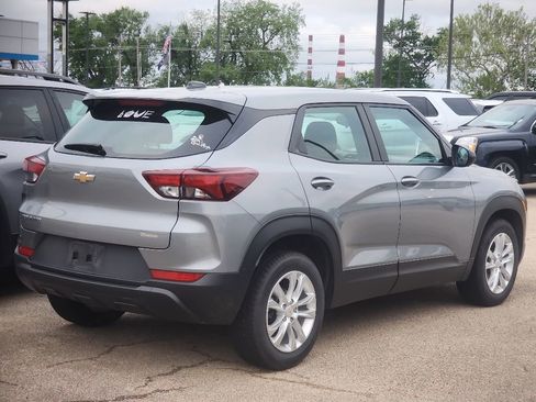 Used 2023 Chevrolet TrailBlazer LS FWD image 2