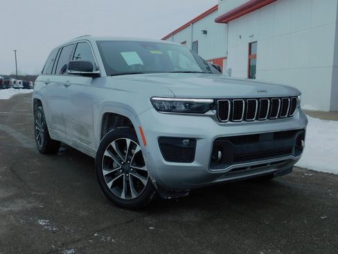 Used 2024 Jeep Grand Cherokee Overland w/ Luxury Tech Group IV image 2