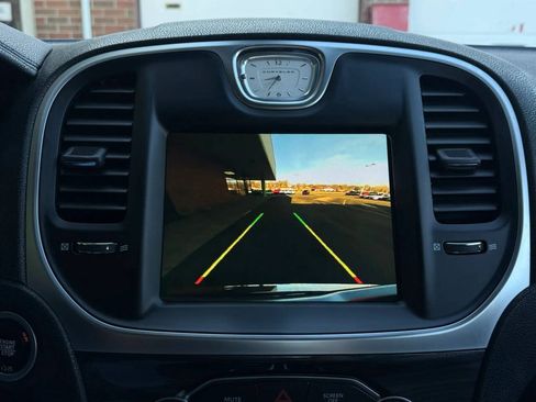 Used 2018 Chrysler 300 Touring AWD/4WD image 9