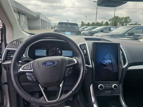 Used 2023 Ford Edge Titanium AWD/4WD image 9