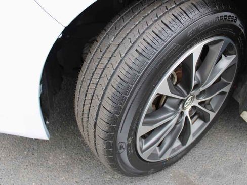 Used 2016 Toyota Avalon XLE Premium image 18