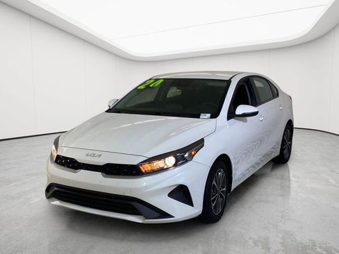 Used 2024 Kia Forte LXS w/ LXS Technology Package FWD image 3