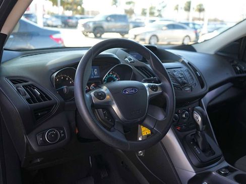 Used 2015 Ford Escape SE image 2