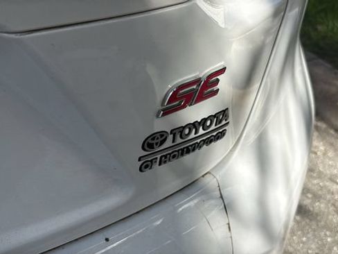 Used 2020 Toyota Corolla SE w/ SE Premium Package FWD image 7