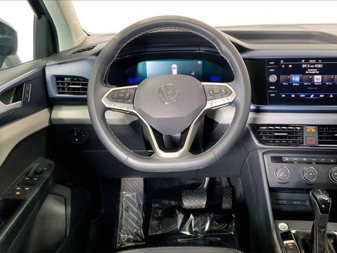 Used 2022 Volkswagen Taos SE image 4
