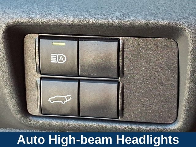 Used 2020 Toyota Highlander LE AWD/4WD image 9
