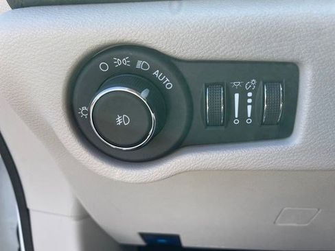 Certified 2023 Chrysler Pacifica Limited FWD image 41