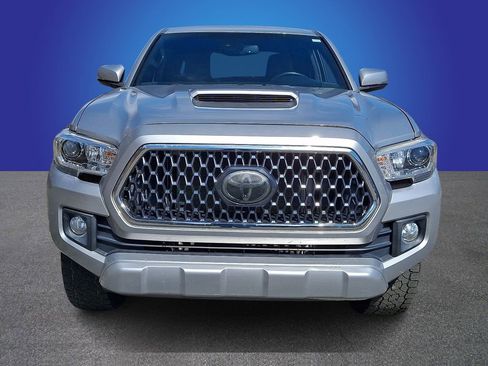Used 2018 Toyota Tacoma TRD Sport image 2