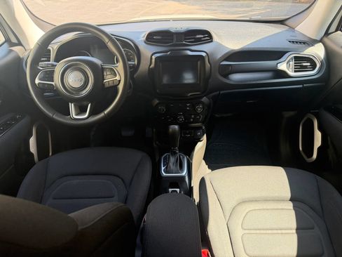 Used 2021 Jeep Renegade Latitude FWD image 11