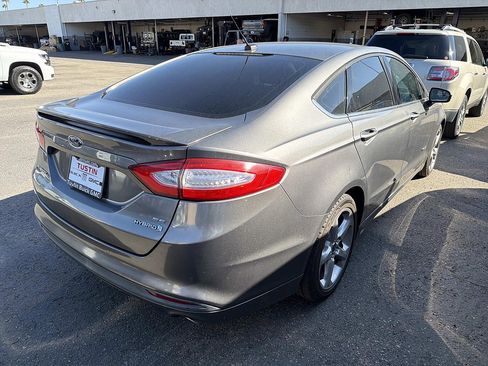 Used 2013 Ford Fusion SE FWD image 2