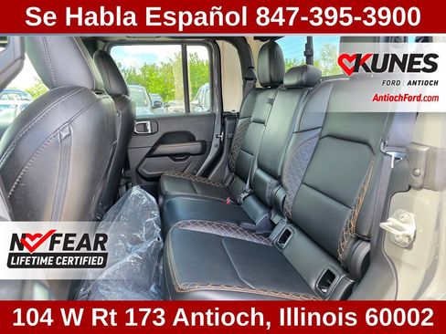 Used 2023 Jeep Gladiator Overland AWD/4WD image 24