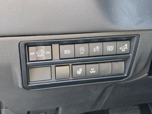 Used 2023 Toyota Tundra Limited image 28