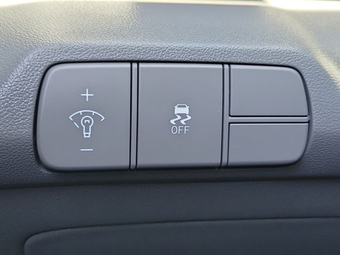 Certified 2025 Hyundai Elantra Sport FWD image 19