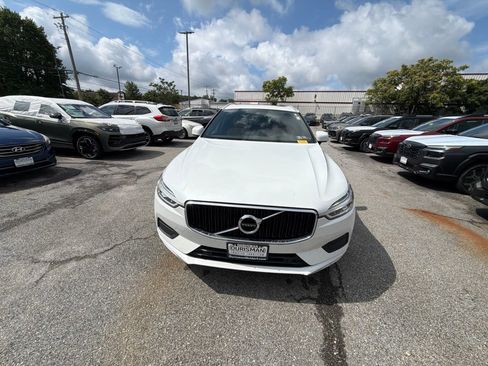 Used 2020 Volvo XC60 T5 Momentum w/ Protection Package AWD/4WD image 2