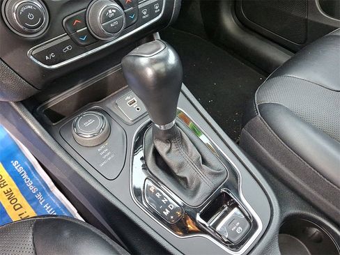 Used 2022 Jeep Cherokee Limited image 15