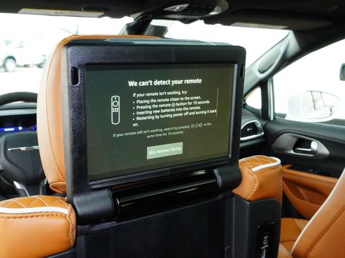 Used 2024 Chrysler Pacifica Pinnacle w/ Trailer Tow Group image 29