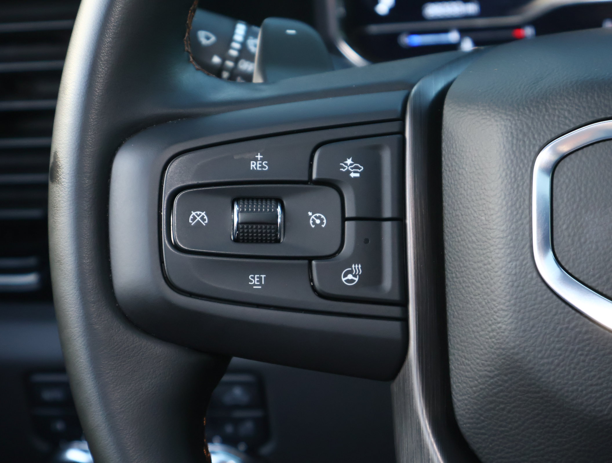 Used 2025 GMC Sierra 1500 AT4 w/ Technology Package AWD/4WD image 18