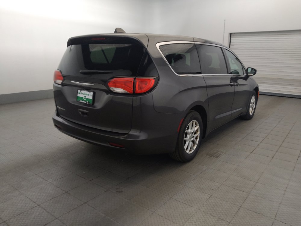 Used 2017 Chrysler Pacifica Touring FWD image 9