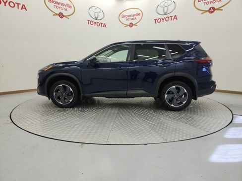 Used 2024 Nissan Rogue SV image 6