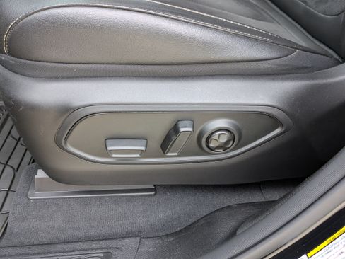 Used 2024 Jeep Grand Cherokee L Altitude RWD image 8