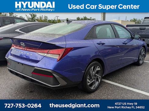 Used 2025 Hyundai Elantra Sport FWD image 2