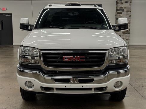 Used 2007 GMC Sierra 3500 SLE w/ Heavy-Duty Power Package AWD/4WD image 2