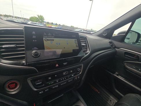 Used 2022 Honda Pilot TrailSport image 20