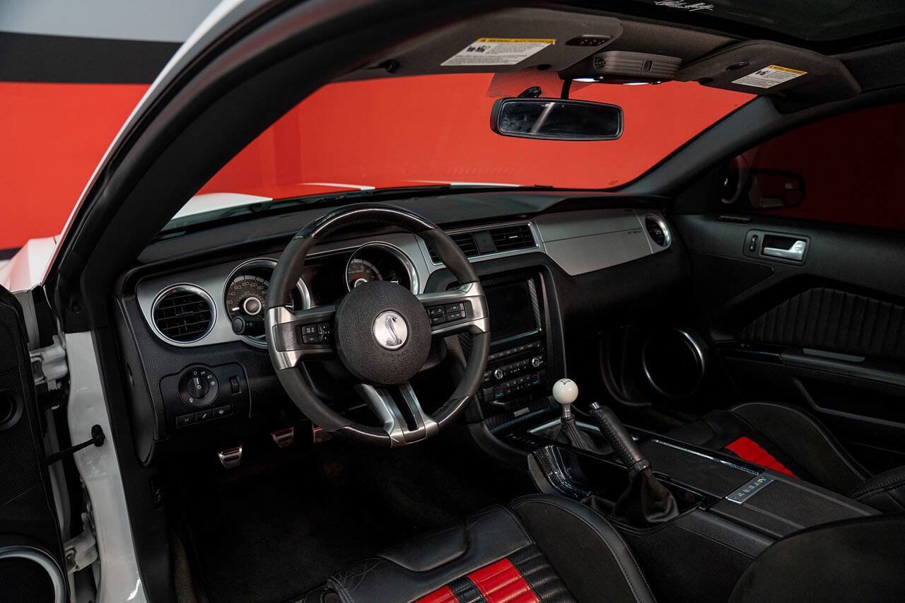 Used 2013 Ford Mustang Shelby GT500 RWD image 39