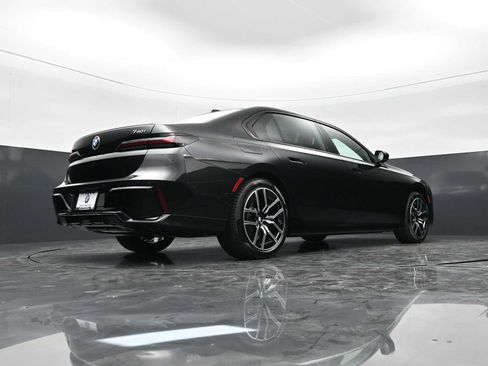 New 2026 BMW 740i w/ Premium Package RWD image 28