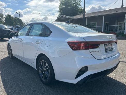 Used 2022 Kia Forte LXS w/ LXS Technology Package image 5