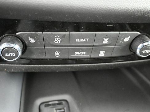 Used 2021 Buick Enclave Essence w/ Sun And Navigation Package AWD/4WD image 21