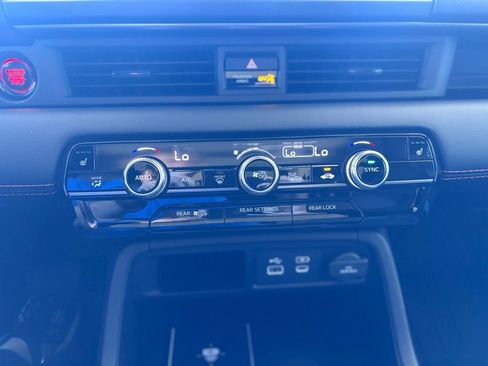 Certified 2025 Honda Pilot TrailSport image 27