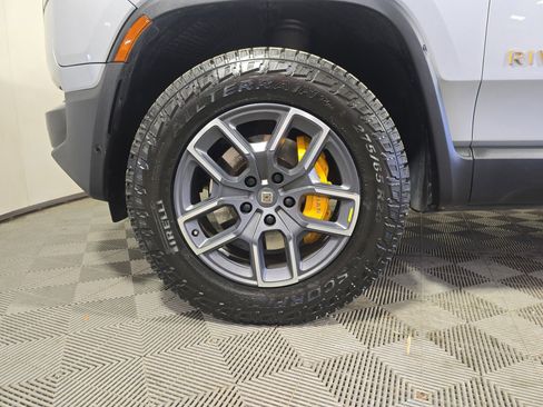 Used 2023 Rivian R1T Launch Edition image 9